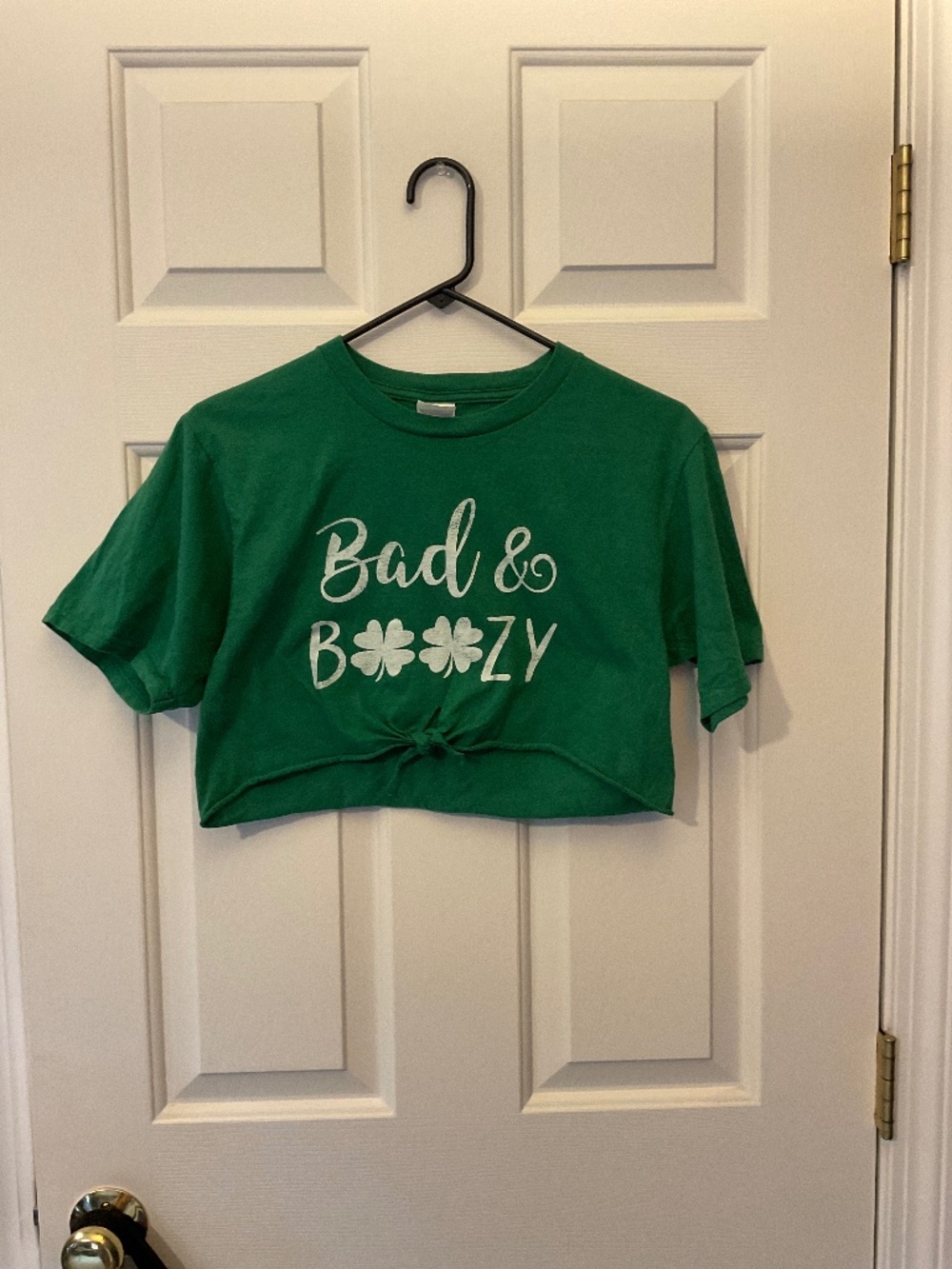 Port & Company Bad & Boozy green cropped t-shirt size Small